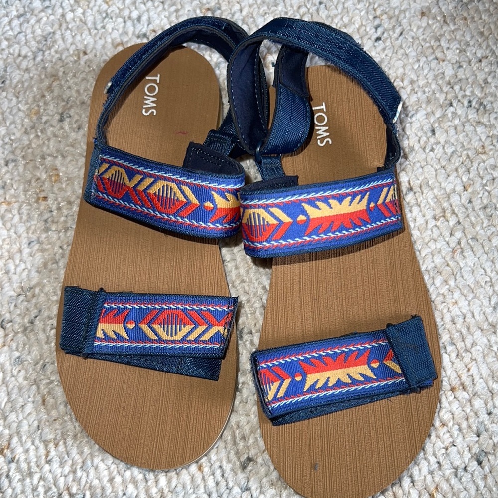 Toms